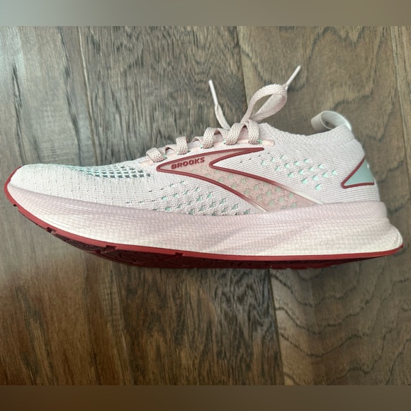 Women’s Brooks Levitate Stealthfit six size 7 pink and red - Picture 8 of 13
